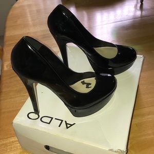 Black Patent Leather Round Toe Platform Pump